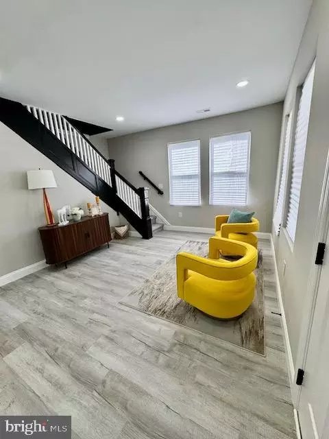 Entry Way - 117 Doris Ave, Baltimore, MD 21225 photo 1 of 12