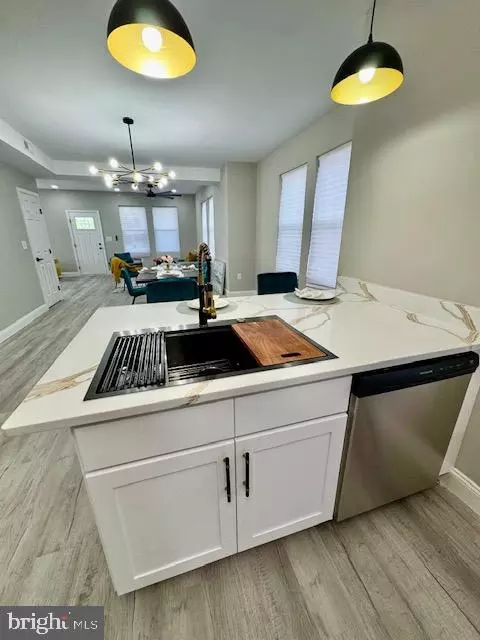 Kitchen - 117 Doris Ave, Baltimore, MD 21225 photo 2 of 3