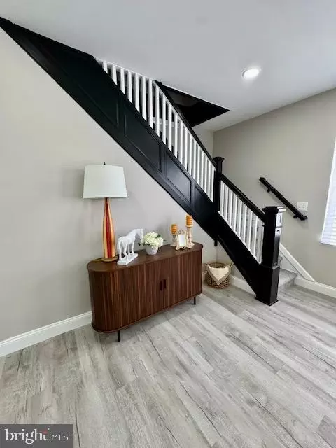 Entry Way - 117 Doris Ave, Baltimore, MD 21225 photo 2 of 12