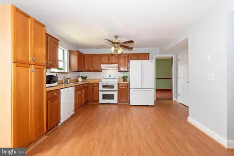 Kitchen - 998 Pebblestone Rd, Pasadena, MD 21122 photo 1 of 2