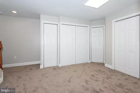 Entry Way - 998 Pebblestone Rd, Pasadena, MD 21122 photo 3 of 3