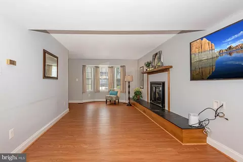 Living - 998 Pebblestone Rd, Pasadena, MD 21122 photo 2 of 4