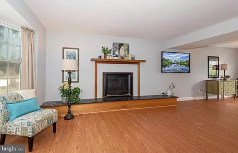 Living - 998 Pebblestone Rd, Pasadena, MD 21122 photo 1 of 4