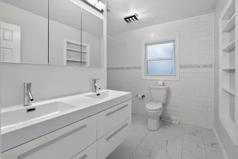 Bath - 1045 Skyview Dr, Annapolis, MD 21409 photo 1 of 3