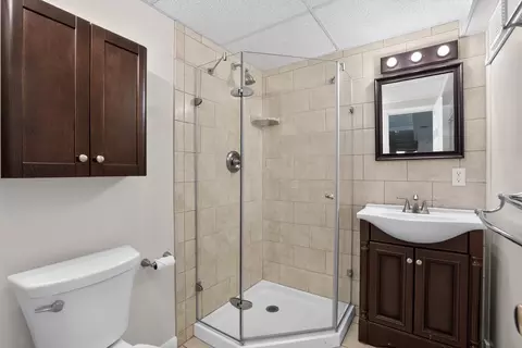 Bath - 1045 Skyview Dr, Annapolis, MD 21409 photo 3 of 3