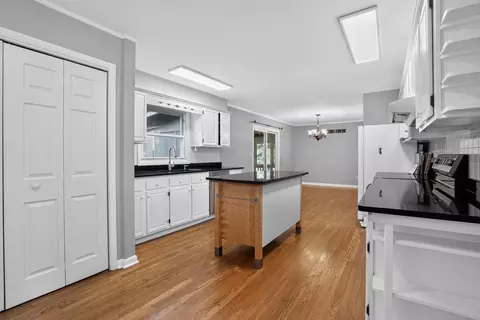 Kitchen - 1045 Skyview Dr, Annapolis, MD 21409 photo 2 of 2