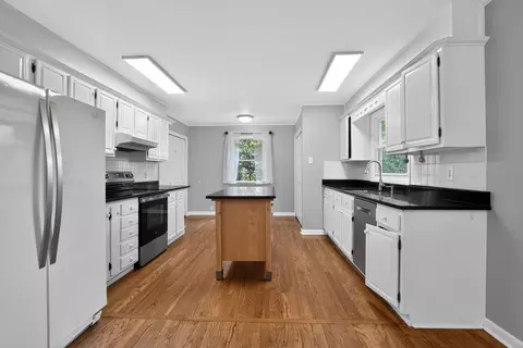 Kitchen - 1045 Skyview Dr, Annapolis, MD 21409 photo 1 of 2