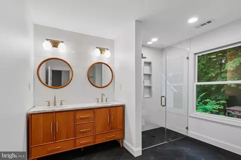 Bath - 1602 Locksley Dr, Annapolis, MD 21401 photo 1 of 4