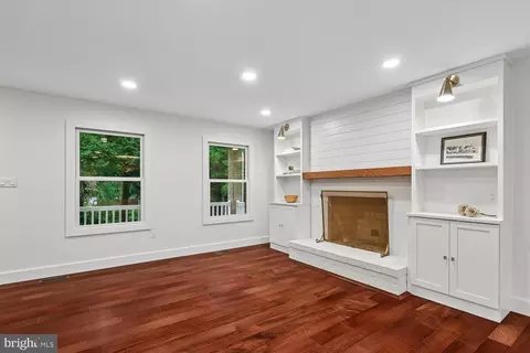 Living - 1602 Locksley Dr, Annapolis, MD 21401 photo 2 of 8