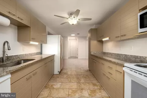 Entry Way - 851 Selby Blvd, Edgewater, MD 21037 photo 1 of 2
