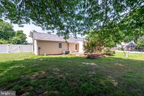 Exterior - 851 Selby Blvd, Edgewater, MD 21037 photo 4 of 5