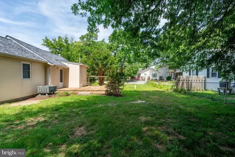 Exterior - 851 Selby Blvd, Edgewater, MD 21037 photo 3 of 5