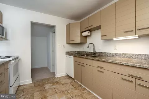 Entry Way - 851 Selby Blvd, Edgewater, MD 21037 photo 2 of 2