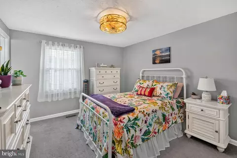Bedroom - 7915 Kings Bench Pl, Pasadena, MD 21122 photo 1 of 3