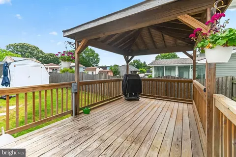 Exterior - 7915 Kings Bench Pl, Pasadena, MD 21122 photo 6 of 12