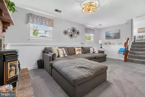Living - 7915 Kings Bench Pl, Pasadena, MD 21122 photo 1 of 1