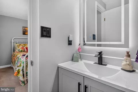Bath - 7915 Kings Bench Pl, Pasadena, MD 21122 photo 2 of 4