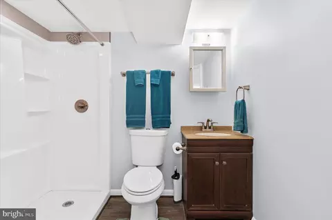Bath - 1000 Lakeview Ln, Annapolis, MD 21409 photo 2 of 2