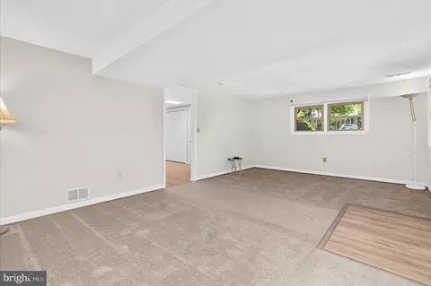 Living - 1000 Lakeview Ln, Annapolis, MD 21409 photo 5 of 5