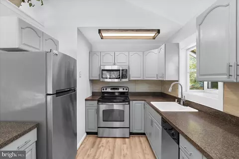 Kitchen - 1000 Lakeview Ln, Annapolis, MD 21409 photo 1 of 2
