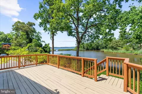 Exterior - 1000 Lakeview Ln, Annapolis, MD 21409 photo 2 of 3
