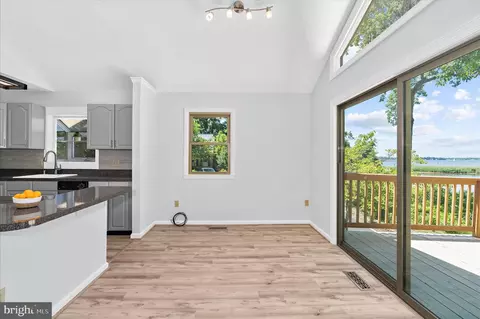 Living - 1000 Lakeview Ln, Annapolis, MD 21409 photo 3 of 5