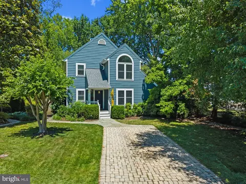 4 Kelly Ct, Annapolis, MD 21403