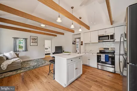 Kitchen - 1815 Glenarm Rd, Edgewater, MD 21037 photo 3 of 4