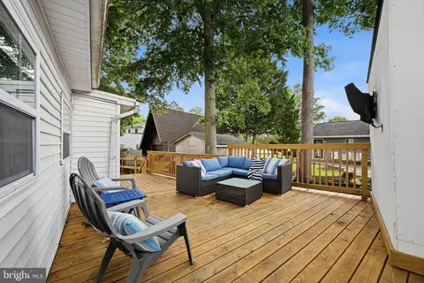 Exterior - 1815 Glenarm Rd, Edgewater, MD 21037 photo 5 of 16