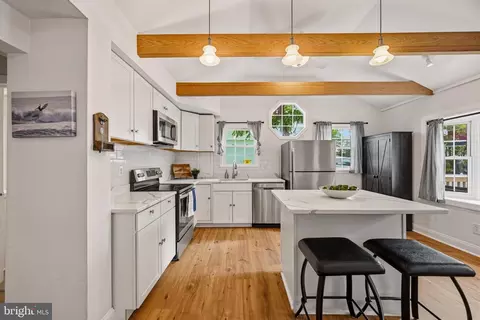 Kitchen - 1815 Glenarm Rd, Edgewater, MD 21037 photo 4 of 4
