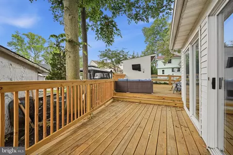 Exterior - 1815 Glenarm Rd, Edgewater, MD 21037 photo 2 of 16