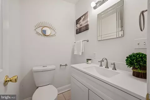 Bath - 1815 Glenarm Rd, Edgewater, MD 21037 photo 1 of 3