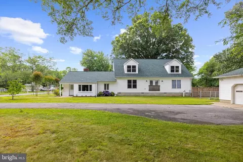 1261 Cove Dr, Churchton, MD 20733
