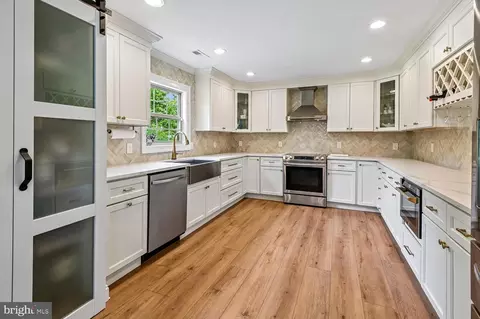 Kitchen - 1438 Brewer Neck Rd, Pasadena, MD 21122 photo 1 of 2