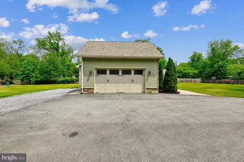 Exterior - 1438 Brewer Neck Rd, Pasadena, MD 21122 photo 4 of 7