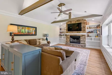 Living - 1438 Brewer Neck Rd, Pasadena, MD 21122 photo 1 of 1