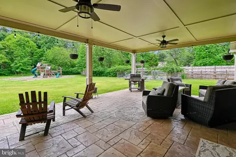 Exterior - 1438 Brewer Neck Rd, Pasadena, MD 21122 photo 5 of 7