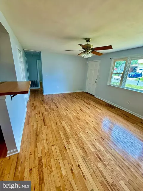 Living - 509 Highland Dr, Edgewater, MD 21037 photo 4 of 4