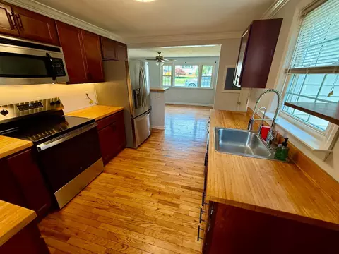 Kitchen - 509 Highland Dr, Edgewater, MD 21037 photo 2 of 2