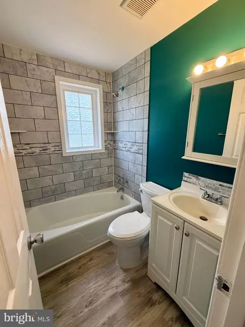 Bath - 509 Highland Dr, Edgewater, MD 21037 photo 1 of 3