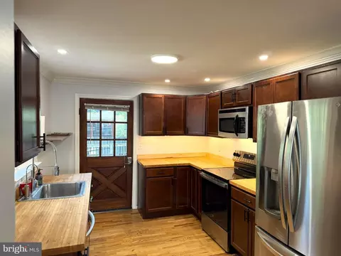 Kitchen - 509 Highland Dr, Edgewater, MD 21037 photo 1 of 2