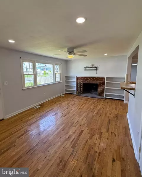 Living - 509 Highland Dr, Edgewater, MD 21037 photo 1 of 4