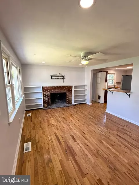 Living - 509 Highland Dr, Edgewater, MD 21037 photo 2 of 4