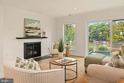 Living - 971 Phillips Dr, Arnold, MD 21012 photo 1 of 4
