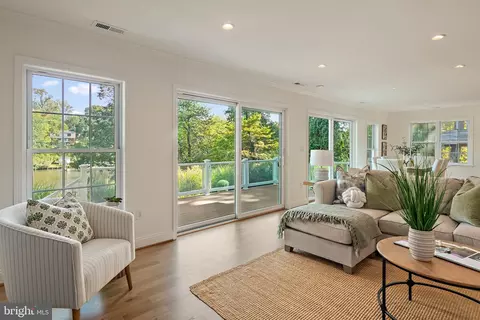 Living - 971 Phillips Dr, Arnold, MD 21012 photo 2 of 4