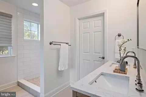 Bath - 971 Phillips Dr, Arnold, MD 21012 photo 4 of 8