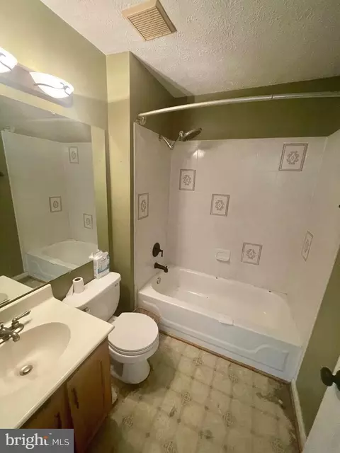 Bath - 8563 Chris Ct, Pasadena, MD 21122 photo 1 of 3