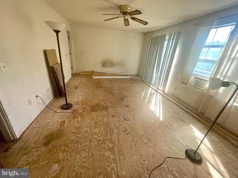 Living - 8563 Chris Ct, Pasadena, MD 21122 photo 2 of 2