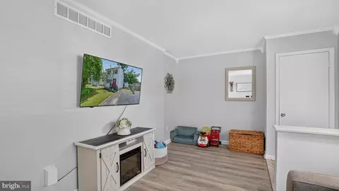 Entry Way - 415 Fairmount Dr, Edgewater, MD 21037 photo 2 of 8
