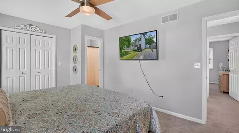 Bedroom - 415 Fairmount Dr, Edgewater, MD 21037 photo 2 of 4